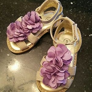 Super Cute!  flower sandals lilac flowers